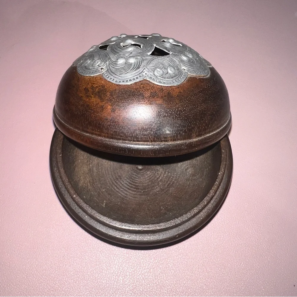 Vintage Lovely‎ Wooden Trinket/ Diffuser Box With Pressed Metal As A Decorative